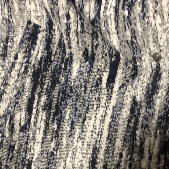 Men's black and white striped design style top - Picture 11 of 16